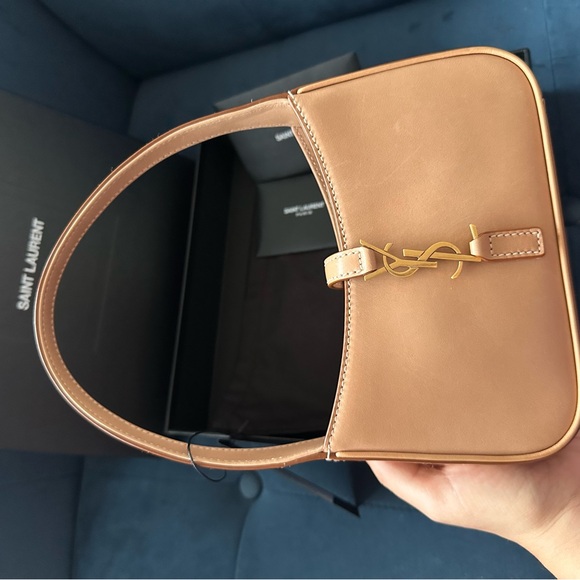 Ysl Le 5 a 7 mini bag. 19x11.5x4.5cm/7.5x4.5x1.8in. Calf leather. Never worn. - Picture 8 of 15